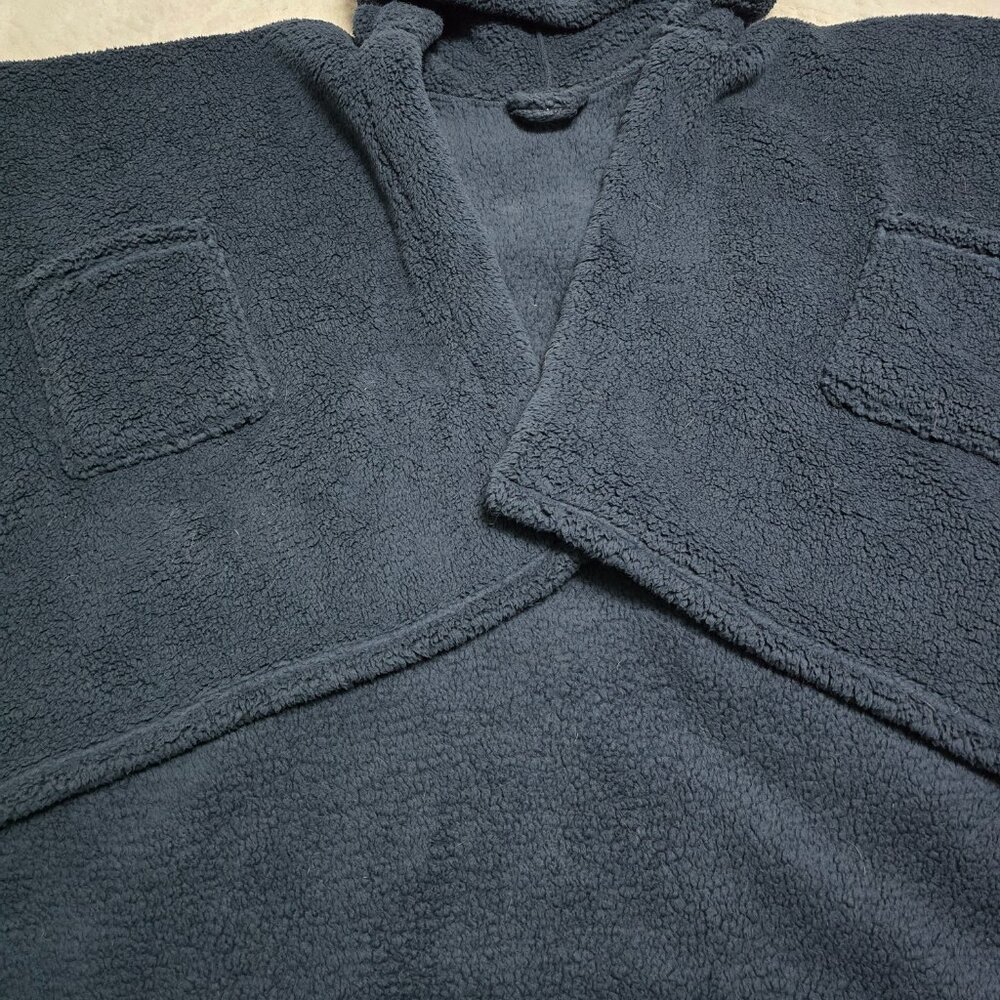 LL Bean Cozy Sherpa Wearable Throw Navy - Picture 3 of 4